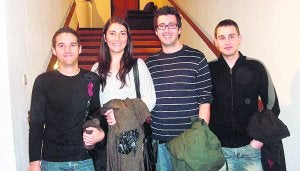 Víctor González, Silvia Jiménez, Antonio Morillas y Jaime Esteban, en la exposición 'Miradas múltiples'. ::
B. H./