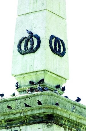 En el centro. El monumento a Torrijos recuerda el sacrificio del militar. ::
ANTONIO SALAS/