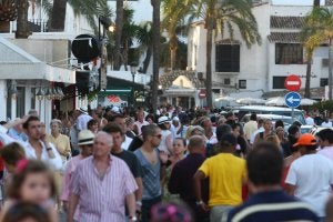 Puerto Banús, uno de los mayores puntos de concentración de turistas durante el verano. ::
JOSELE-LANZA/