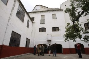 La reforma del convento incluye la recuperación del claustro, donde Rando quiere organizar talleres pedagógicos. ::
CARLOS MORET/