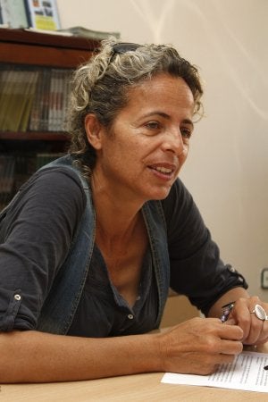 M. Navas, presidenta de la Sociedad de Personas Sordas. :: J.A Rueda/