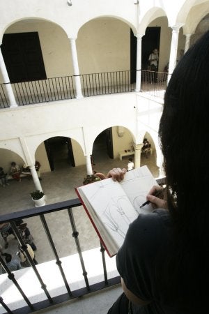 Los Urban Sketchers se repartieron por todo el museo. :: JAIME GALLARDO/