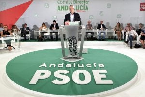 Griñán, en su intervención en el comité director del PSOE. ::
E. ABAD. EFE/