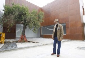 Mandarino. El árbol que preside el patio central del museo cumplirá 120 años en 2013. Salvador Salas/