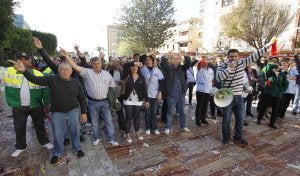 Los trabajadores de la EMMSA se concentraron ayer por tercer día consecutivo.:: Salvador Salas/