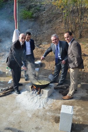 Morales, Ruiz Espejo, Muñoz y Cortés, ayer con una perola. :: E. C./