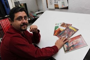 El Torres ha conquistado el mercado estadounidense desde su cuartel general de Malaka Cómic Studio. :: CARLOS MORET/
