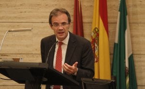 Jordi Gual, en un momento de la conferencia que pronunció ayer ::
ÁLVARO CABRERA/
