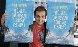 Albert Espinosa visita hoy la librería Luces con su última novela. ::
ANDREU DALMAU. EFE/