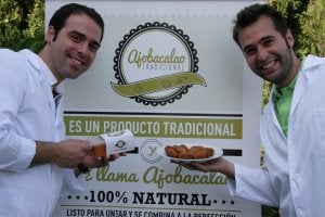 Los hermanos José Manuel y Luis Javier Espejo Molina muestran su nuevo producto. ::
SUR/