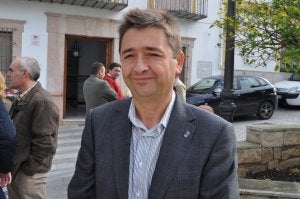 Una moción de censura en noviembre de 2012 permitió a Pedro Fernández ocupar la Alcaldía. ::
A. PELÁEZ/