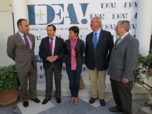 Cortés, Ruiz Espejo, la delegada de Empleo, Marta Rueda; Mariano Barroso y Felipe Romera, ayer. :: Sur/