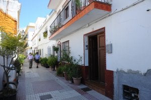 La vivienda está situada en la calle San Ramón, en una zona conocida como El Barrio. :: josele-lanza/