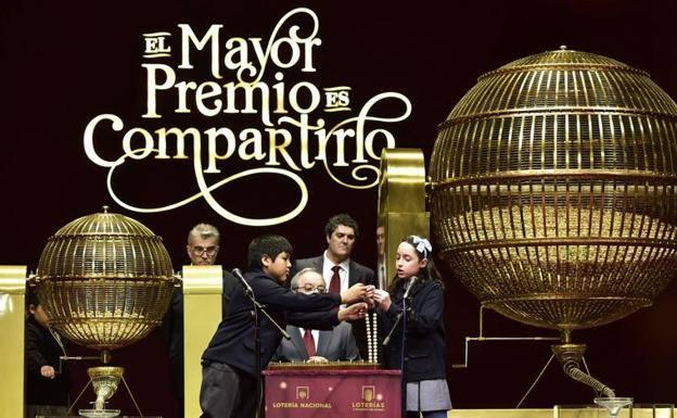 Claves para comprar, compartir y cobrar un décimo de la Lotería de Navidad 2018