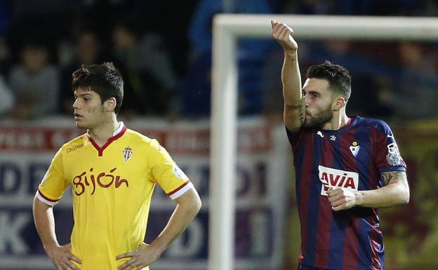 Míchel centra y arnau remata