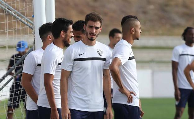 Mikel, con varios equipos tras sus pasos