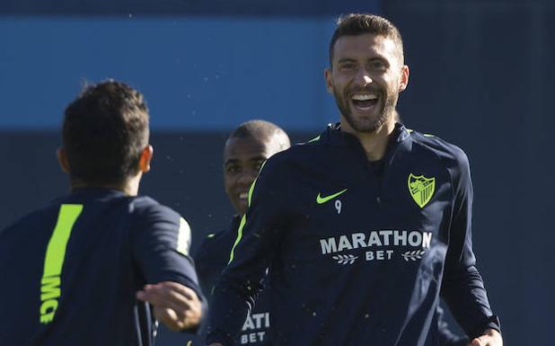 Borja Bastón y Lucas Pérez, dos referentes en el disparadero