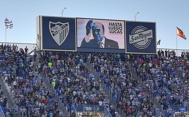 «Hasta luego, Lucas». El emotivo minuto de silencio en memoria de Chiquito de la Calzada