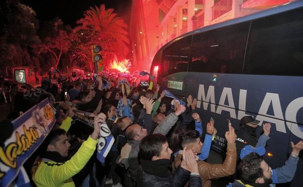 Vídeo | Así ha sido el espectacular recibimiento de la afición al Málaga