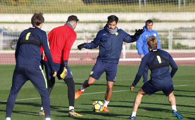 Recio se entrena con normalidad y Samu para por unas molestias