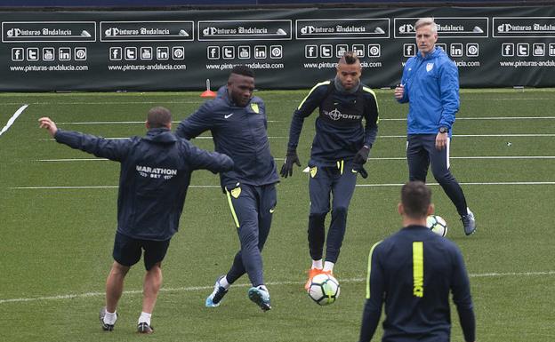 Un Málaga al límite no quiere rendirse