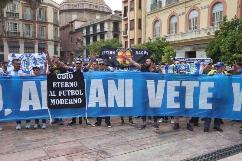 Fotos de la protesta de la afición malaguista contra el jeque