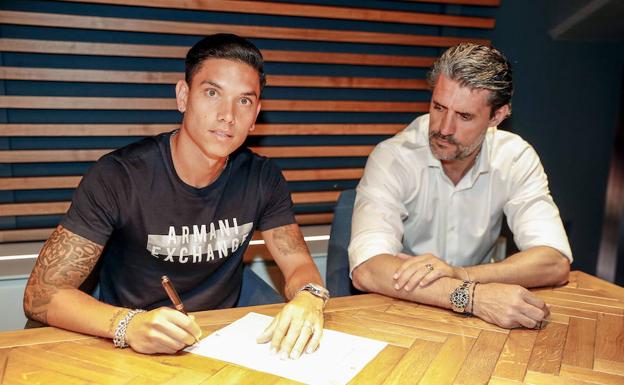 Renato Santos firma y se incorpora hoy