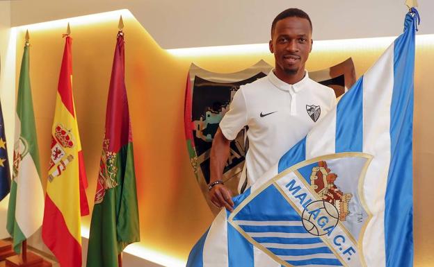 El Málaga alcanza con el delantero Koné la decena de caras nuevas