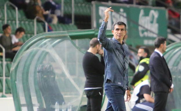 Muñiz: «Hay que dar mucho mérito al Elche y no me preocupa perder el liderato»