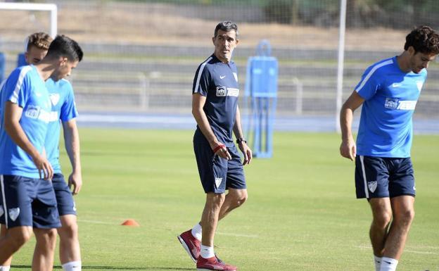 El Málaga recuperará el liderato si gana en Gijón