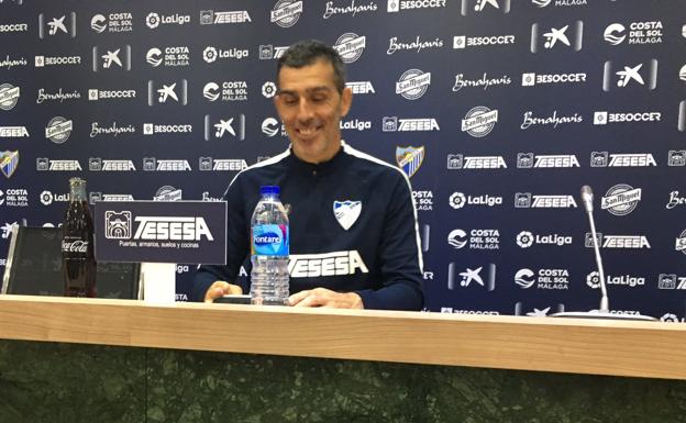 Muñiz: «De los que están no sobra nadie; el entrenador no va a hacer peticiones»