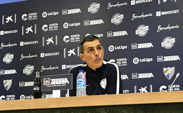 Muñiz, entrenador del Málaga: «El equipo tiene que estar preparado para cualquier baja»