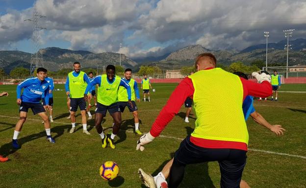 El Málaga se entrena en Mallorca