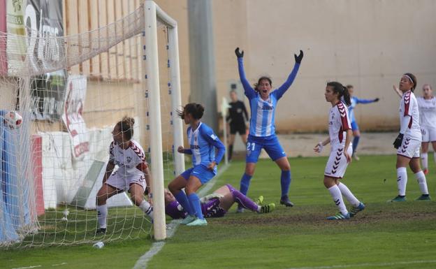 Un 'gol olímpico' de Leti regala un punto