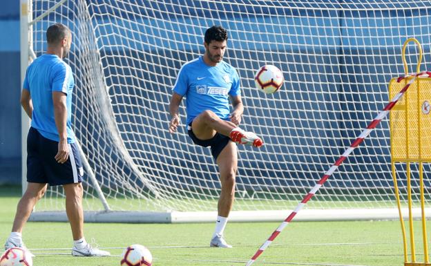 Víctor le abre la puerta a Miguel Torres: «Me alegra verle al cien por cien»