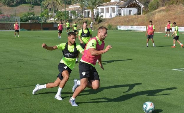 Víctor alterna el trabajo con balón con una sesión física