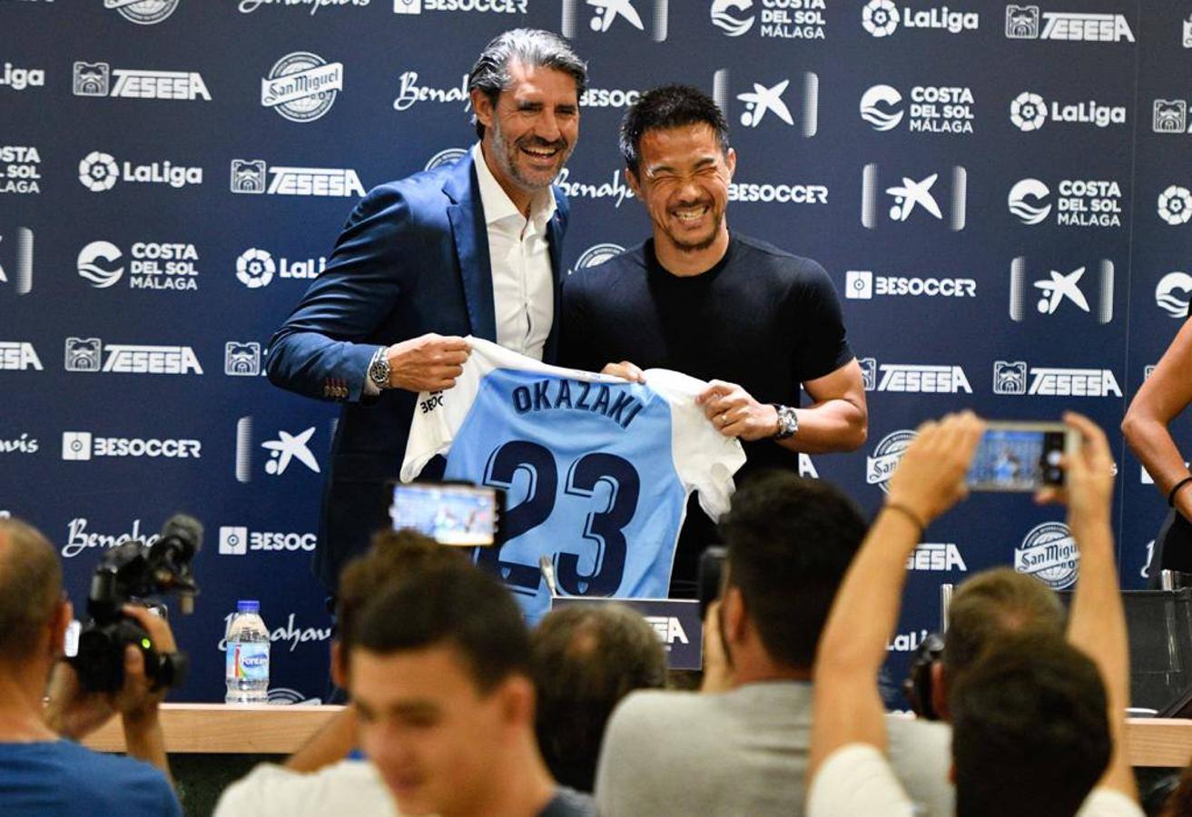 Las imágenes de Okazaki en su presentación con el Málaga