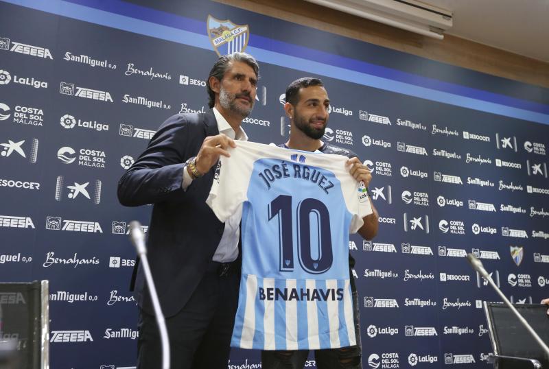 La presentación del nuevo '10' del Málaga, José Rodríguez, en fotos