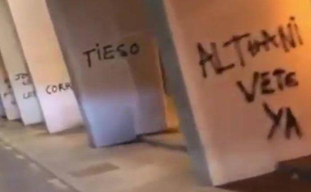 Pintadas contra los Al-Thani en La Rosaleda