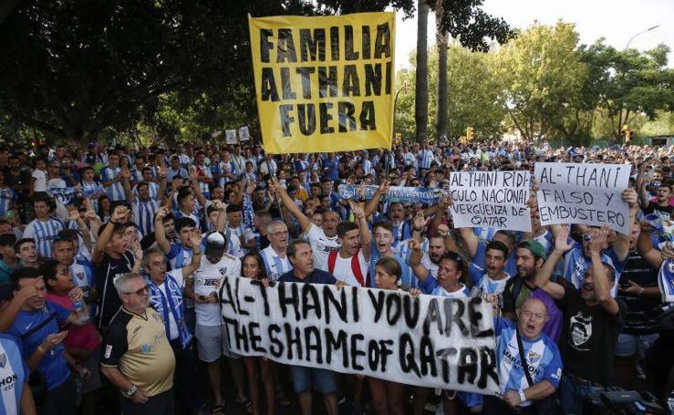 Aficionados malaguistas protestan contra la gestión del jeque