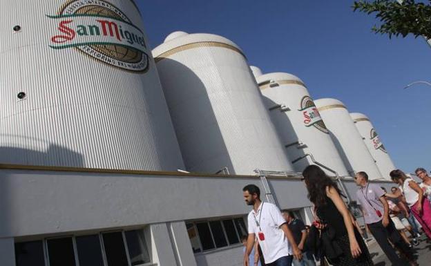 Mahou San Miguel organiza catas experienciales en su centro de producción de Málaga