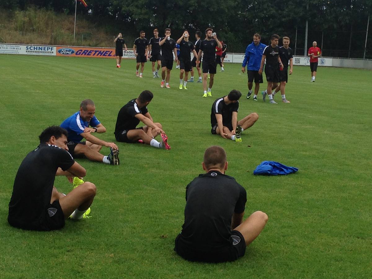 Buen ambiente en el entrenamiento del Málaga previo al choque con el Friburgo