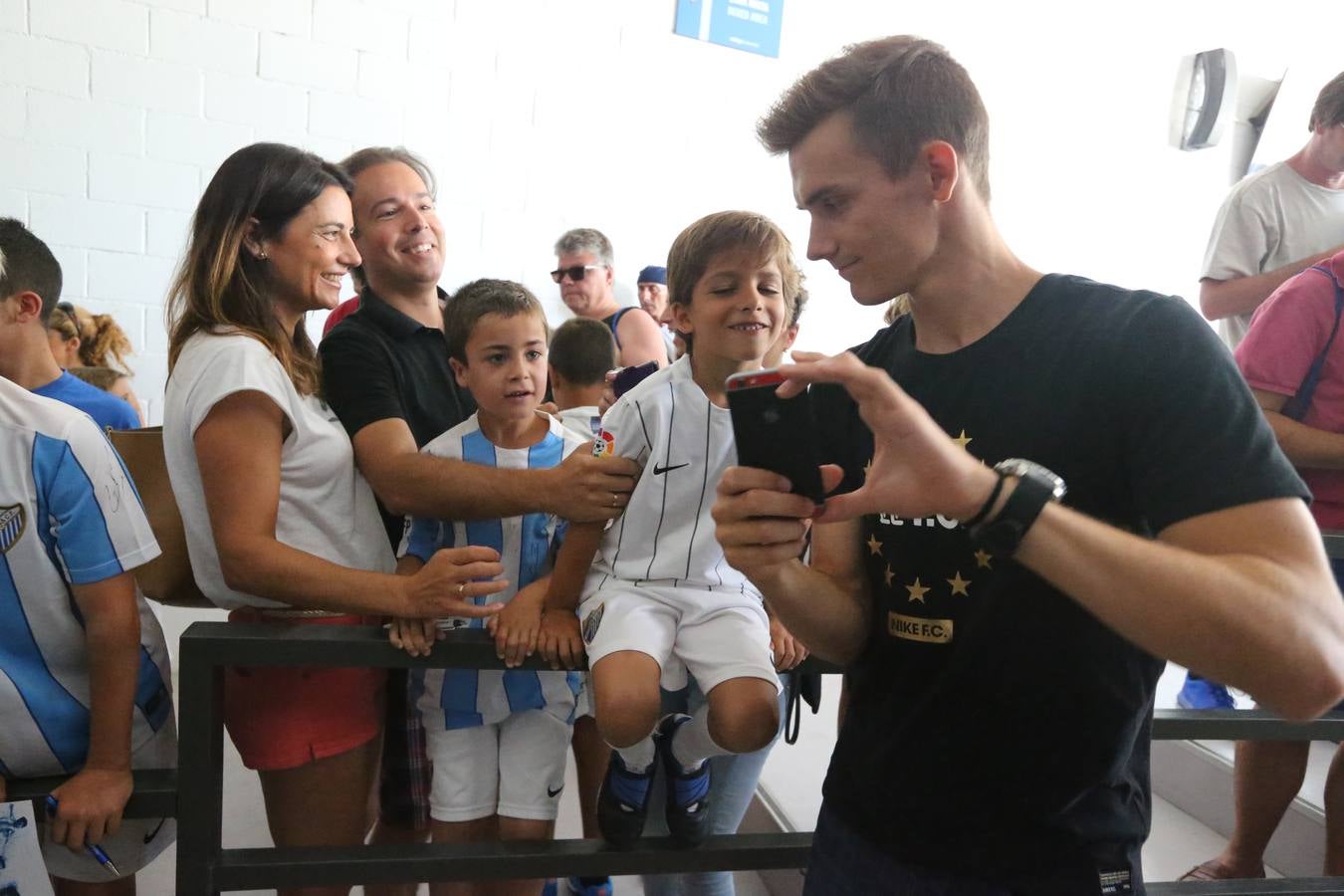 El jeque presenta Sandro y Diego Llorente