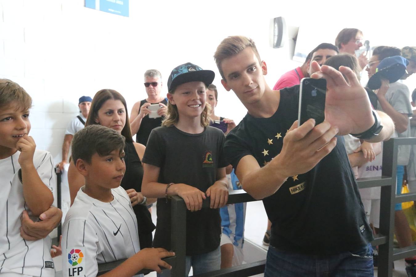 El jeque presenta Sandro y Diego Llorente