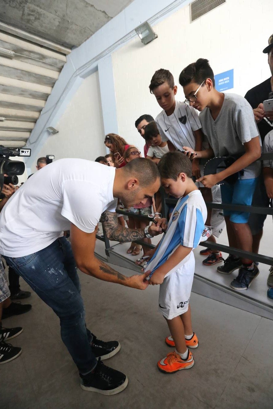El jeque presenta Sandro y Diego Llorente