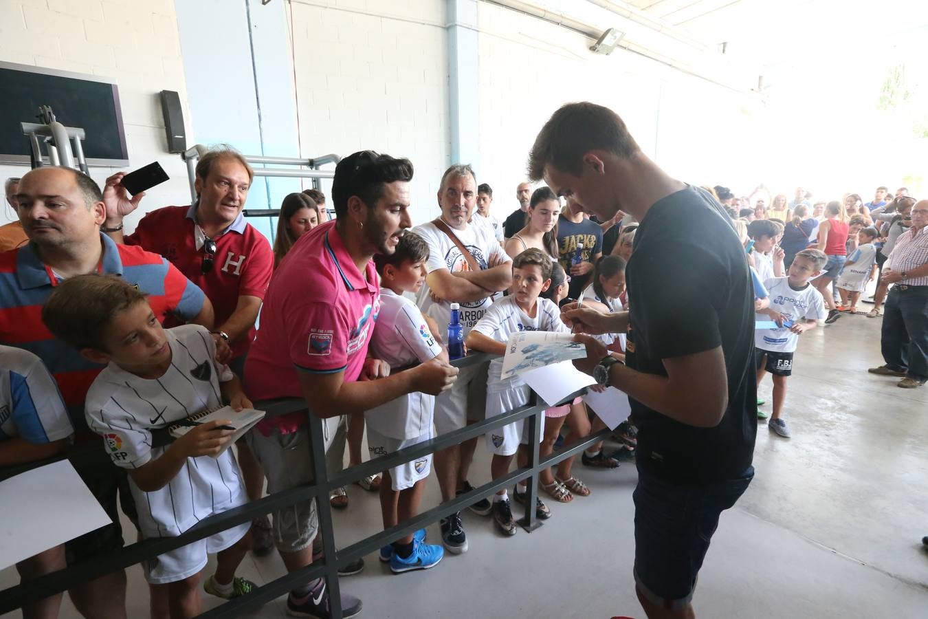 El jeque presenta Sandro y Diego Llorente
