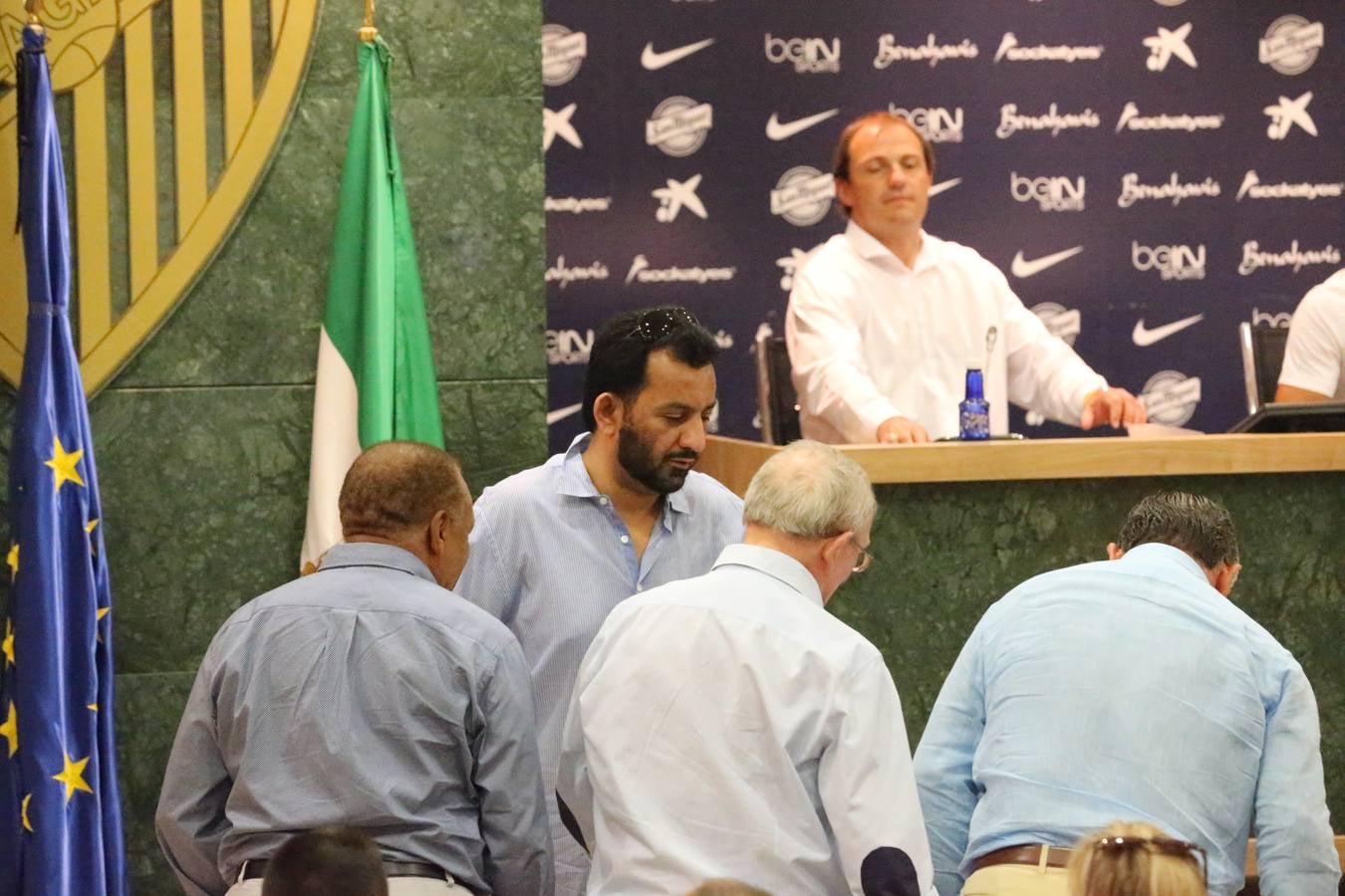 El jeque presenta Sandro y Diego Llorente