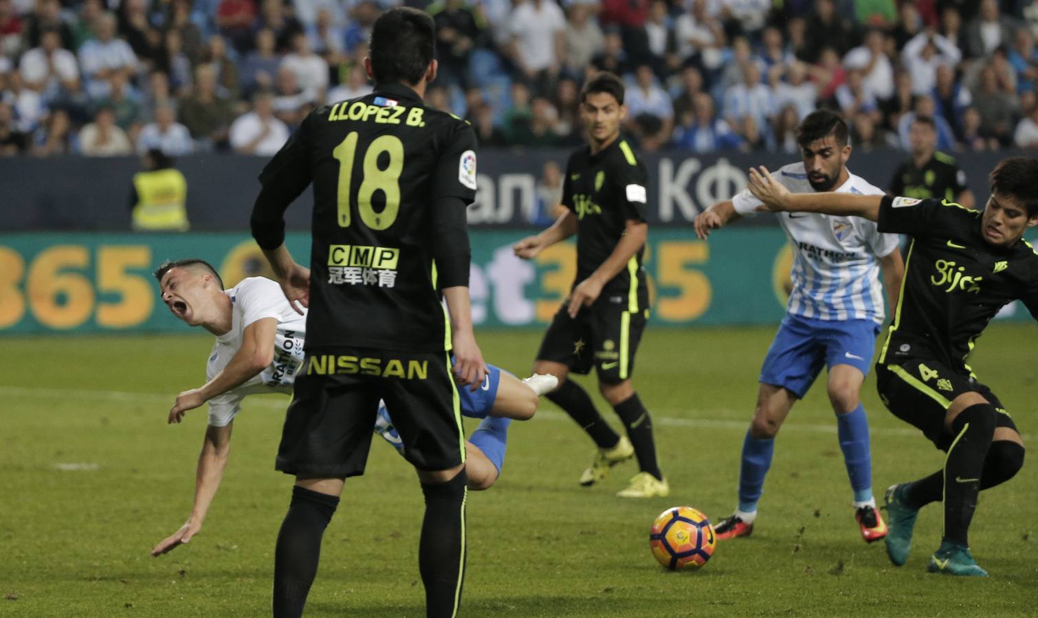 El Málaga - Sporting de La Rosaleda, en imágenes (II)