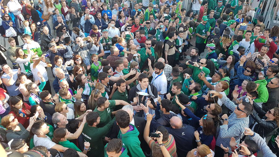 El Unicaja celebra el título con los aficionados en Málaga 