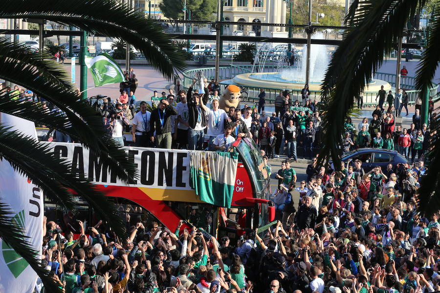 El Unicaja celebra el título en Málaga junto a sus aficionados (II)